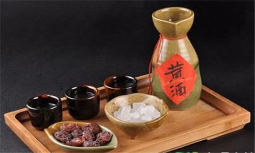 為什么黃酒沒(méi)有白酒這么出名？黃酒和白酒的區(qū)別是什么？