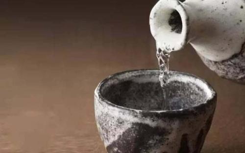 白酒發(fā)酸了還可以喝嗎？白酒為什么會(huì)發(fā)酸？