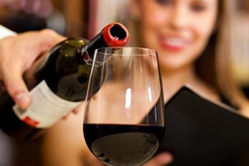 西方有什么倒酒的禮儀？倒酒有哪些禮儀講究？