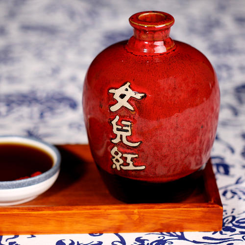 女兒紅是什么味道，女兒紅是白酒還是黃酒
