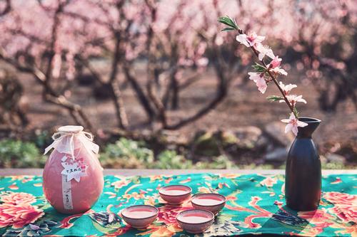 桃花酒有什么功效，喝桃花酒要注意什么