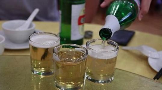 喝一瓶啤酒多久可以開(kāi)車(chē)不算酒駕，用蜂蜜水可以解酒嗎？