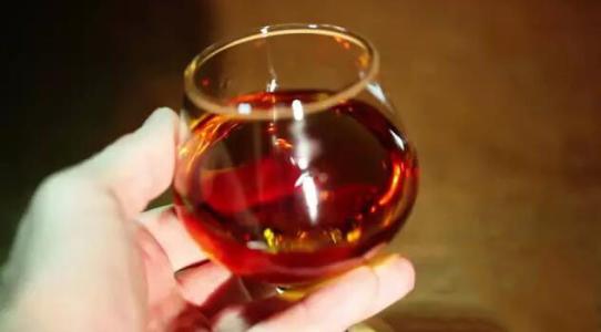 干邑應(yīng)該搭配什么一起喝？干邑配餐原則是什么？