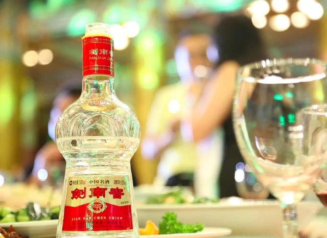 白酒行業(yè)卻迎來了首輪漲價：茅臺部分醬酒出廠價上調(diào)10%-20%