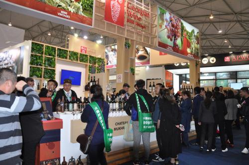 中酒展正在成為酒業(yè)巨頭逐鹿的新戰(zhàn)場：茅五洋瀘汾、富邑、長城共同的選擇