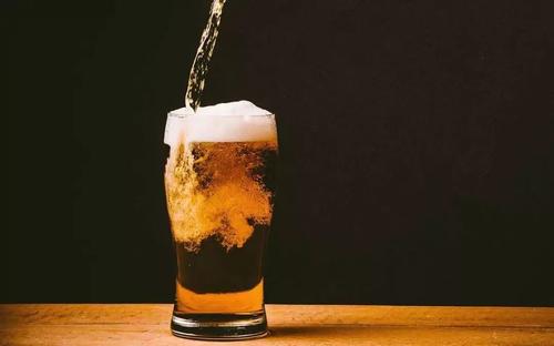 白啤和黃啤有什么區(qū)別？白啤酒和黃啤酒的區(qū)別