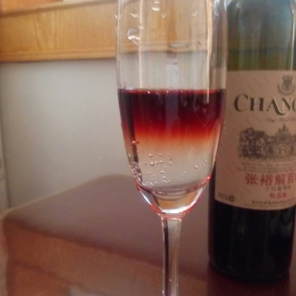 紅酒加雪碧有什么作用，紅酒加雪碧叫什么名字