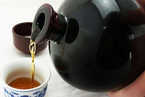 血糖偏高的人可以喝黃酒嗎？血糖偏高的人喝黃酒有什么注意事項？