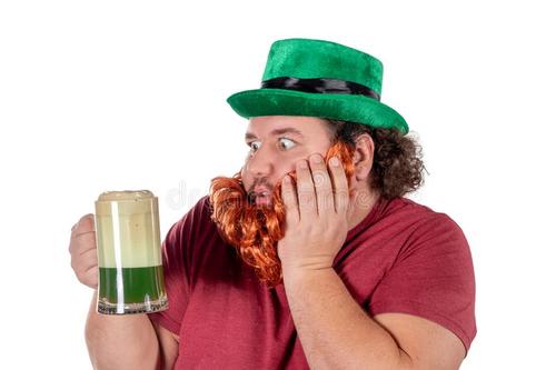 白酒和啤酒哪個(gè)容易胖？減肥期間適合喝什么酒？