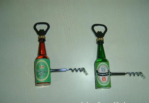 沒(méi)有開(kāi)瓶器怎么開(kāi)啤酒，用眼皮子開(kāi)千萬(wàn)不要模仿哦！
