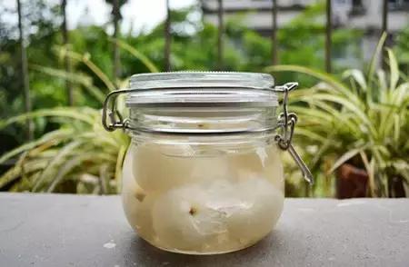 喝白酒可以吃荔枝嗎？如何制作荔枝酒？