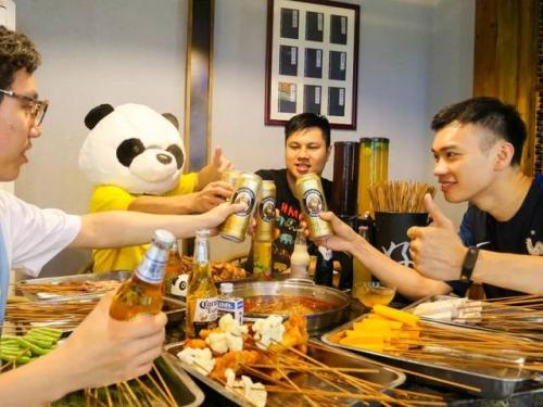 喝啤酒肚子脹怎么辦？怎么預(yù)防喝啤酒肚子脹。