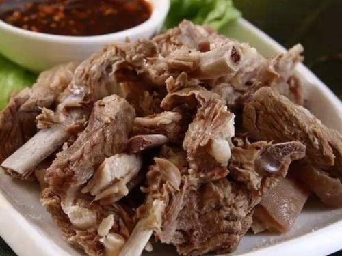 吃羊肉可以喝啤酒嗎？吃羊肉應(yīng)該喝什么酒？