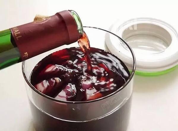 紅酒泡洋蔥什么時候喝最好？一次喝多少好？