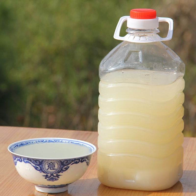 甜米酒的發(fā)酵溫度是多少，做米酒糯米泡多長時(shí)間