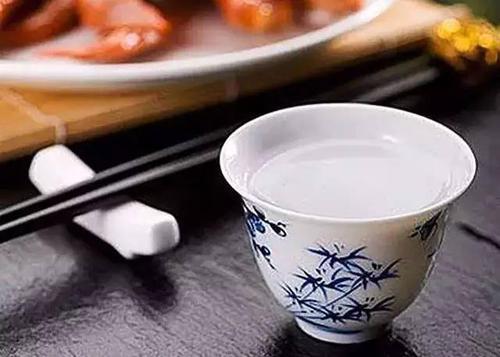 芝麻香型白酒和醬香型白酒、濃香型白酒有什么區(qū)別？芝麻香型白酒有什么優(yōu)勢(shì)？