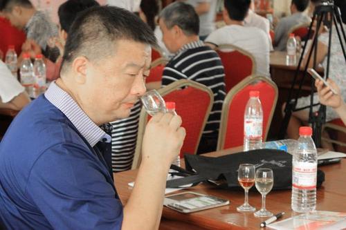 芝麻香型白酒有什么特色？芝麻香型白酒香味是什么樣的？