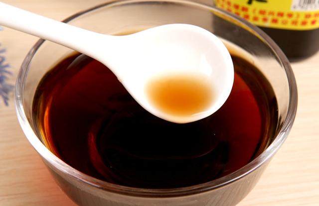 睡前可以喝黃酒嗎？晚上睡覺前喝黃酒好不好？