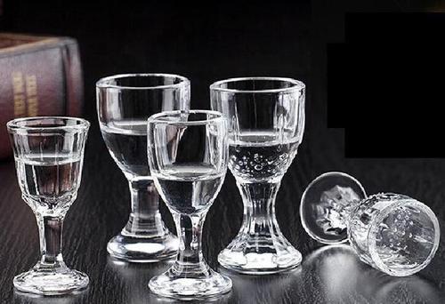 如何分辨新酒和陳年老酒？喝陳年老酒對(duì)人體有什么好處？