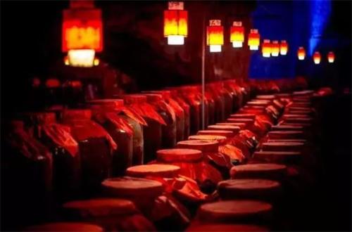 白酒可以儲存多少年？不同香型白酒適合儲存的年限不同。