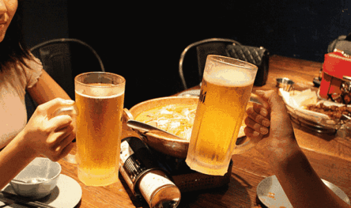 白酒和啤酒哪一個更傷肝？長期大量飲酒有什么危害？