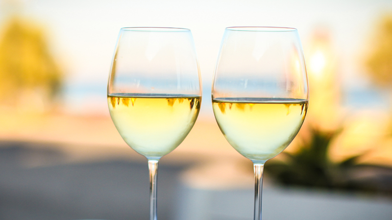 女人可以喝白葡萄酒嗎？白葡萄酒女人喝好嗎？