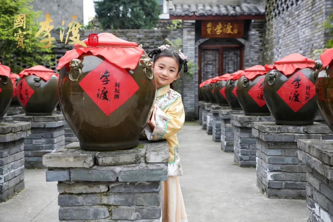 全古裝進酒莊、粉絲穿越，李渡能否變身中國白酒橫店？