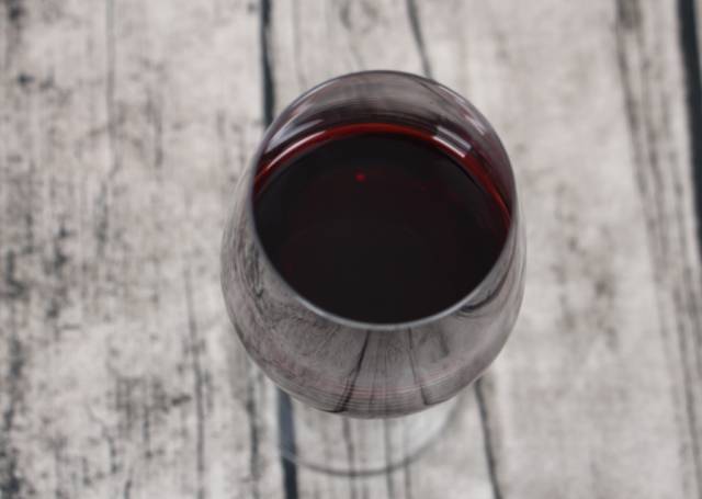 紅酒可以放冰箱嗎？紅酒不建議放冰箱保存