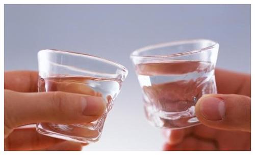 可以用塑料杯喝白酒嗎？哪些杯子不能用來喝酒？