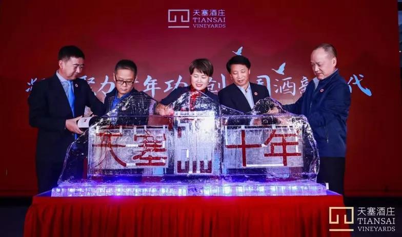 奔富名將加盟天塞，精品酒進(jìn)階大單品，國產(chǎn)酒超車關(guān)鍵在“換道”？