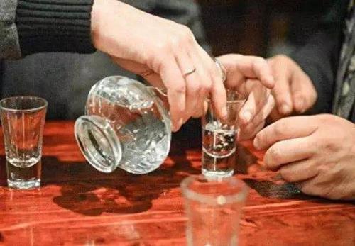 秋天喝白酒有什么好處？最適合喝白酒的季節(jié)是什么時候？