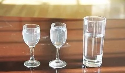 為什么醬香酒冷藏以后會(huì)渾濁？白酒變渾濁是因?yàn)榫瀑|(zhì)不好嗎？