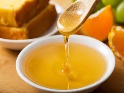 白酒加蜂蜜有什么功效？白酒加蜂蜜的比例是多少？