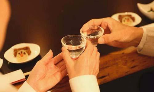 存放二十年的白酒還可以喝嗎？為什么陳年白酒比較好喝？