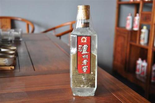 白酒開瓶以后放三年還可以喝嗎？開瓶的白酒可以放多久？