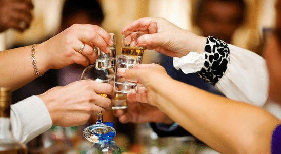 白酒不能和什么一起喝？喝白酒有哪些禁忌？