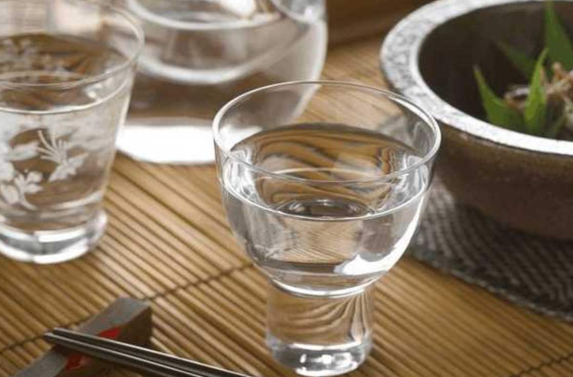 李秋喜代表：緊扣酒業(yè)食品安全 完善白酒生產(chǎn)標(biāo)準(zhǔn) 治理無(wú)證經(jīng)營(yíng)