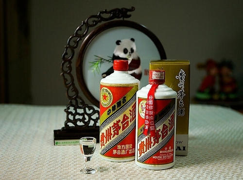 茅臺(tái)老酒是多少年的酒？茅臺(tái)老酒是5年以上的酒。