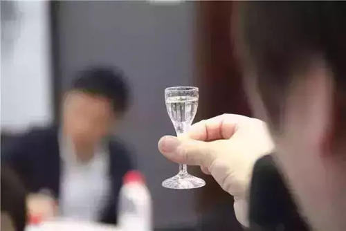 吃中藥可以喝酒嗎？吃了哪些藥不能喝酒？
