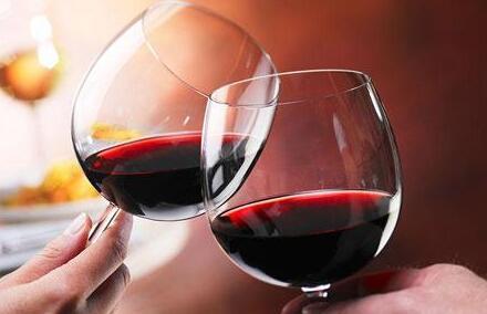 干紅葡萄酒應(yīng)該怎么喝？干紅葡萄酒搭配什么好？