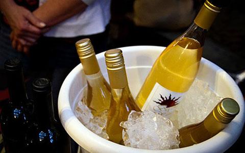 如何冰鎮(zhèn)起泡酒？起泡酒可以放冰箱冷凍嗎？