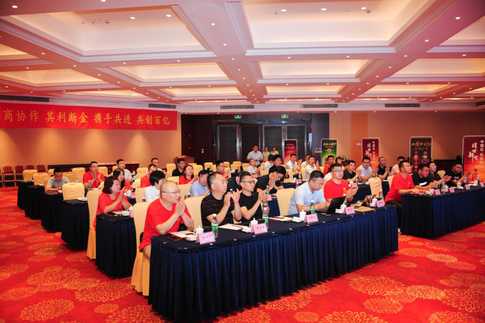 西鳳酒江蘇核心經(jīng)銷商1-5月份業(yè)績檢視暨中高端白酒運營學習會議圓滿結(jié)束