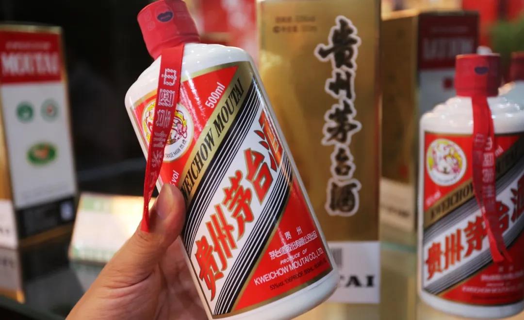 貴州茅臺1688元漲停，飛天茅臺批發(fā)價2480一瓶，市值一天波動頂上一個瀘州老窖