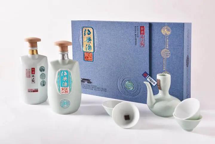 敢以“不上頭”命名，這款黃酒新品的目標，不只是標桿