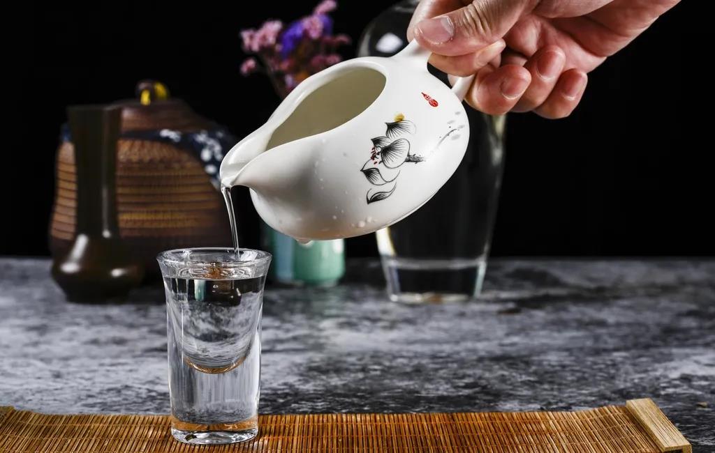 簡裝酒三大陣營會戰(zhàn)餐飲渠道，兩個要點成動銷破局勝負手