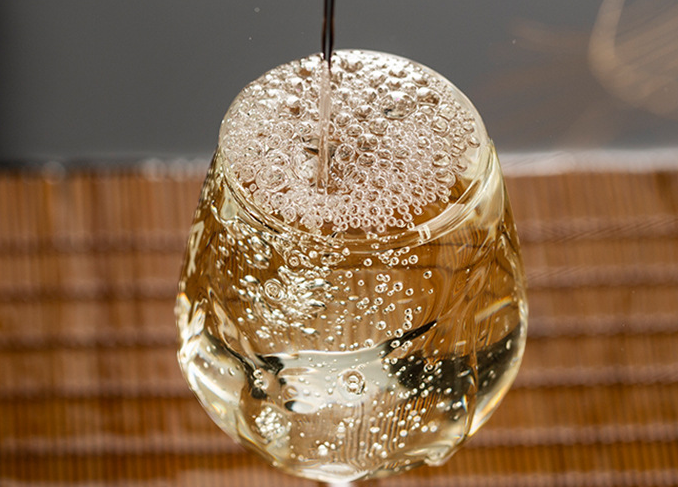 怎樣辨別白酒的質(zhì)量？白酒的功效和質(zhì)量有關(guān)系嗎？