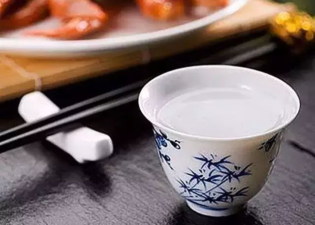 優(yōu)質(zhì)白酒和劣質(zhì)白酒你會(huì)鑒別嗎？怎么鑒別？