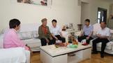 茅臺集團持續(xù)走訪慰問獲頒“光榮在黨50年”紀(jì)念章老黨員