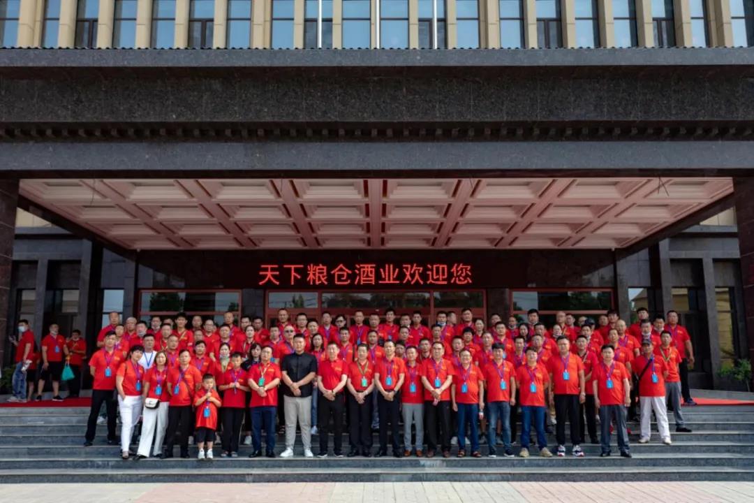 糧倉酒業(yè)新品來襲，“糧票家族”攪動千億光瓶酒市場！