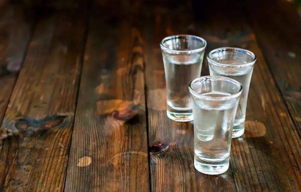 簡述喝白酒兌雪碧喝有什么危害？